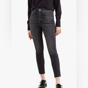 Levi's Women's Wedgie Skinny Jeans, black fray